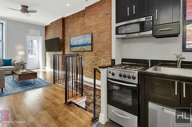 Building Photo - Mott Street