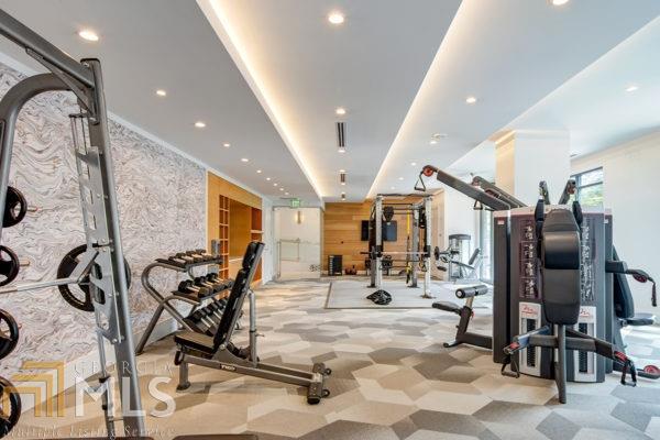 Building Photo - 5755 Glenridge Dr