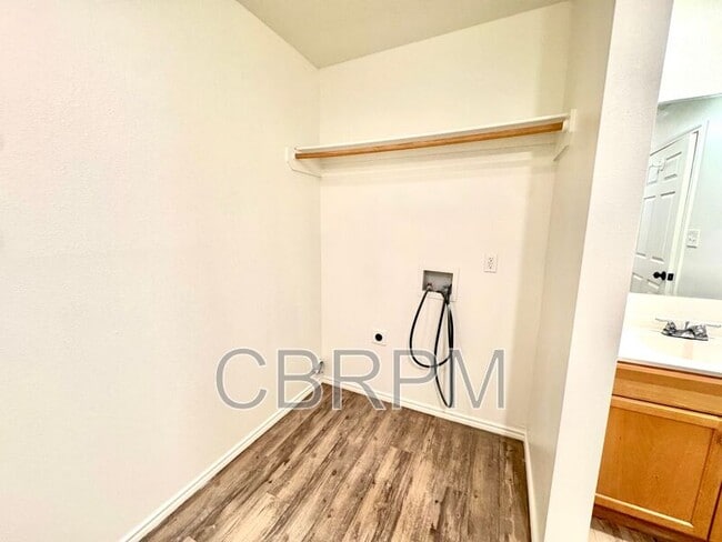 Foto del edificio - 2117 E Broadway