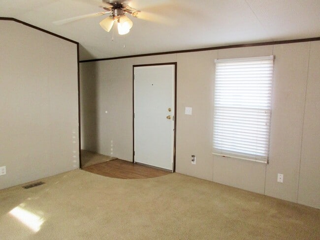 Building Photo - 3 bedroom 2 bath in Hydro, OK  73048