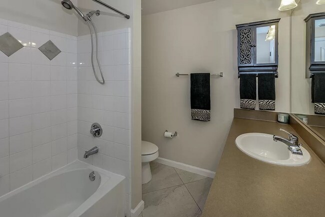 Foto del edificio - 2030 Alta Meadows Ln