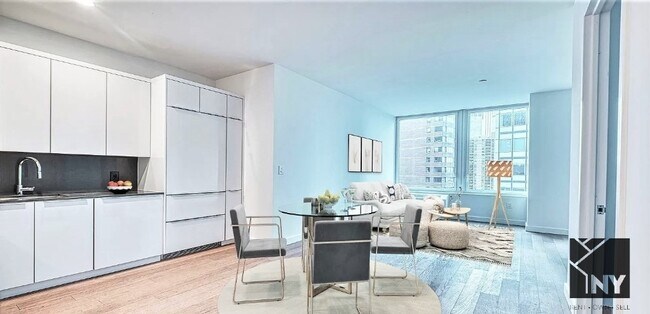 Building Photo - Luxury living - Great Deal - Massive space...