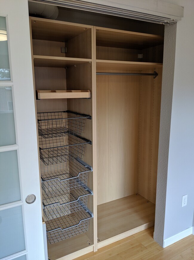 Foto del edificio - 1032 N Clarkson St