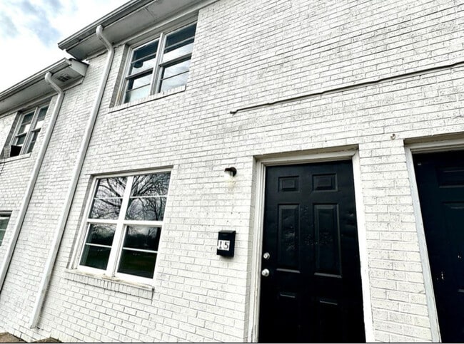 Building Photo - 55 Monroe St