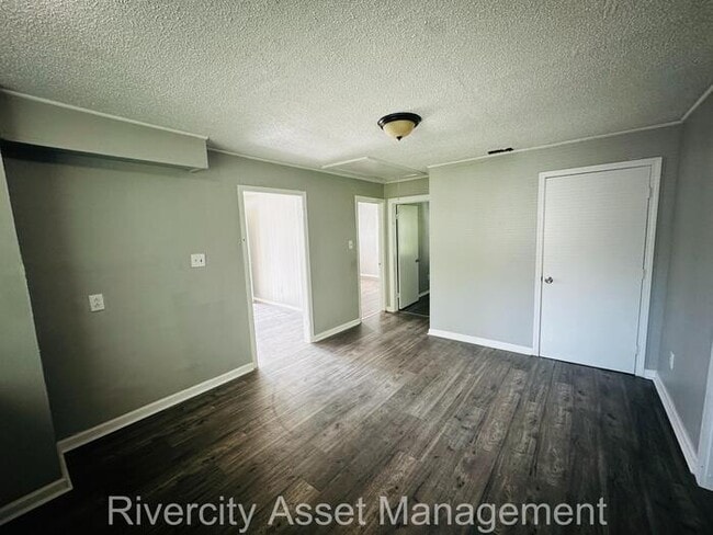 Building Photo - HUGE BACKYARD!!!!!! SECTION 8 FRIENDLY, RE...