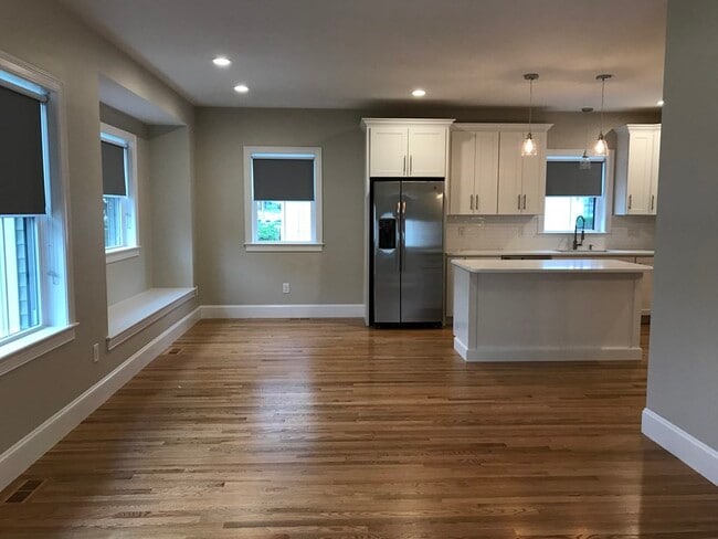 Building Photo - 33 Melbourne Ave