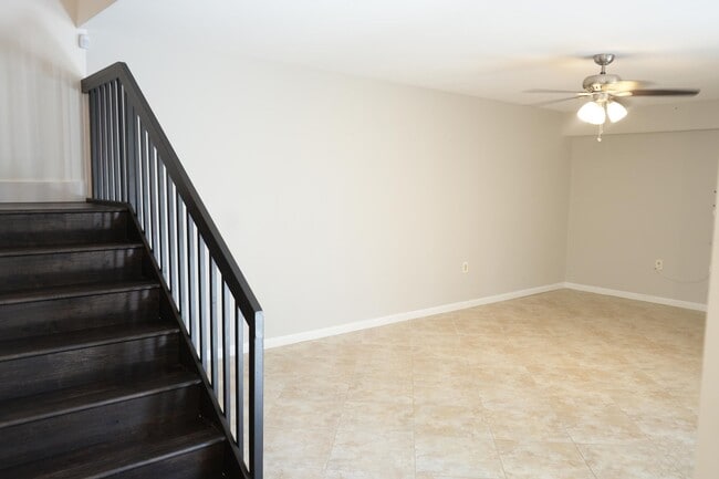 Foto del edificio - 627 Buttonwood Ln