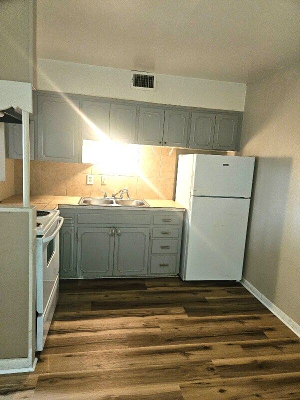 Foto principal - 414 E Avenue A