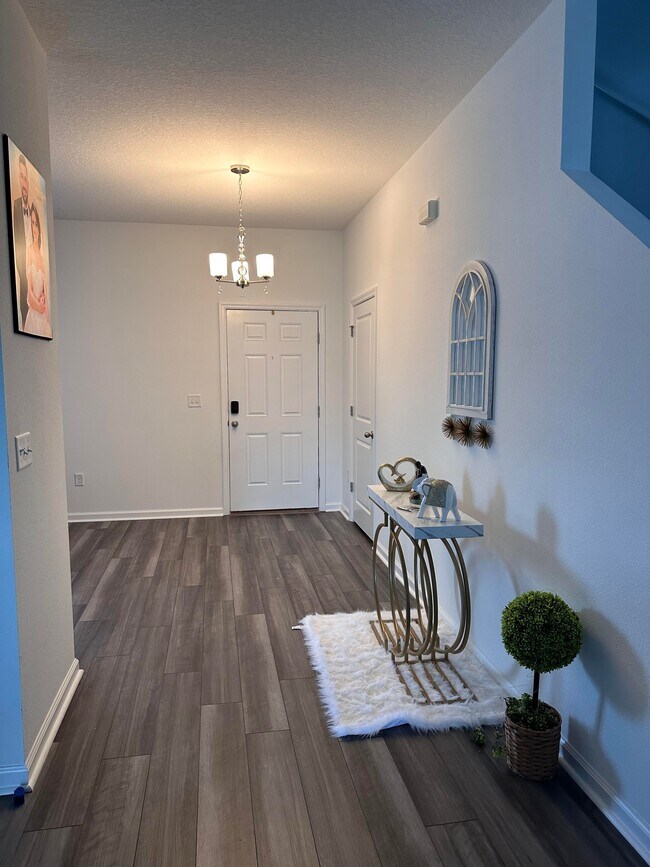 Building Photo - 574 Ocean Spray Dr