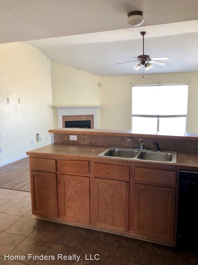 Foto del edificio - 3 br, 2 bath House - 5239 Hemingway Dr.