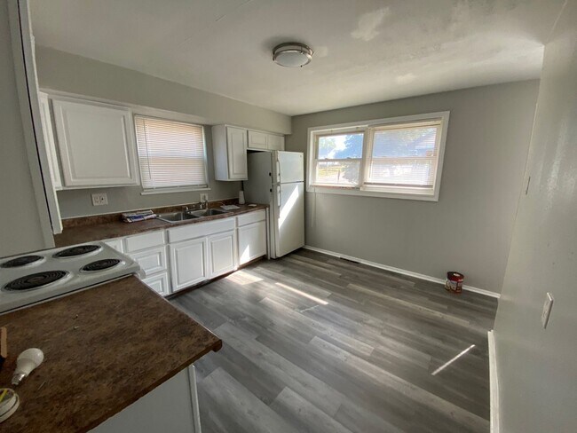 Building Photo - 4203 Oakwood Ave