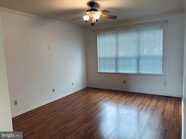 Building Photo - 246 Pinecrest Ln