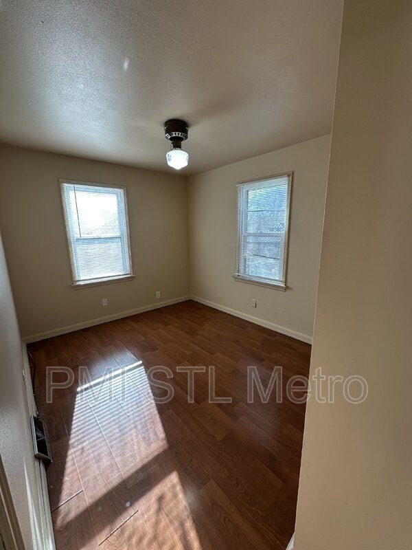 Building Photo - 1230 Roxton Dr