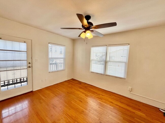 Building Photo - Upstairs 1 Bedroom Available with A/C in G...