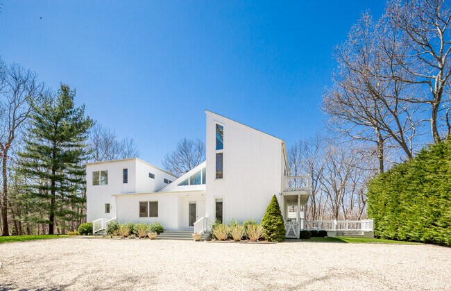 Foto del edificio - 23 N Hollow Dr