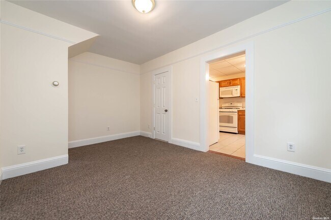 Building Photo - 92 Summers St