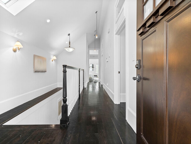 Photo - 131 Centre St House