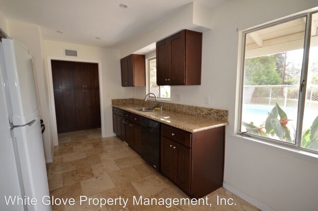 Building Photo - 3036 Spruce Pl