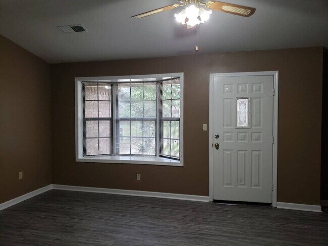 Building Photo - 1207 Eric Dr