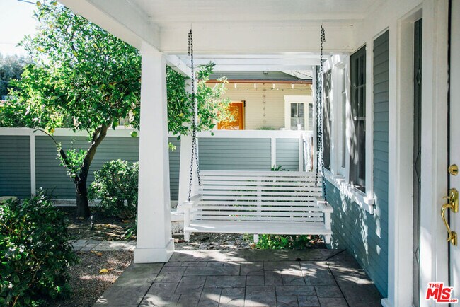 Foto del edificio - 13239 Addison St