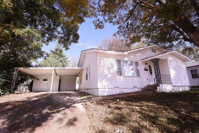 Foto del edificio - 1014 Cherry--Move In Ready!