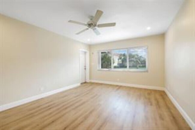 Foto del edificio - 1209 NE 18th Ave