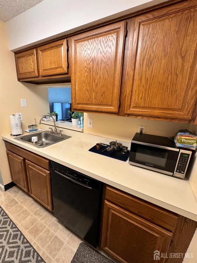 Building Photo - 2107 Ravens Crest Dr