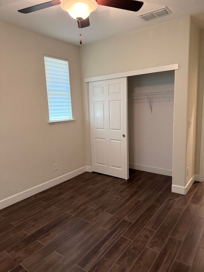 Building Photo - 4668 Lue Ln