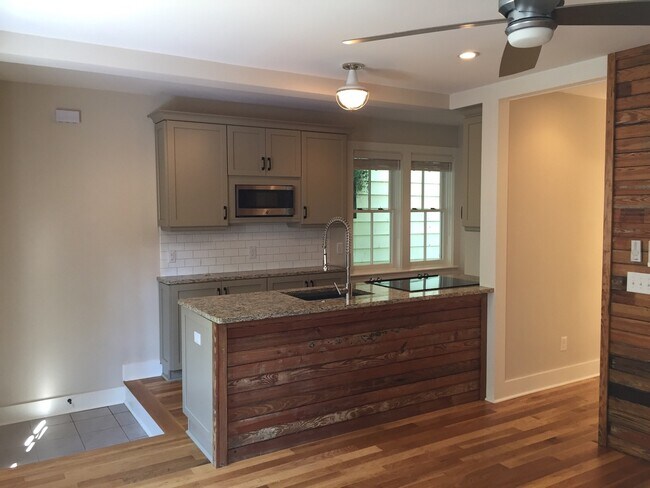 Foto del edificio - 2 Bedroom 1.5 Bath Apartment in Cannonborough - Downtown