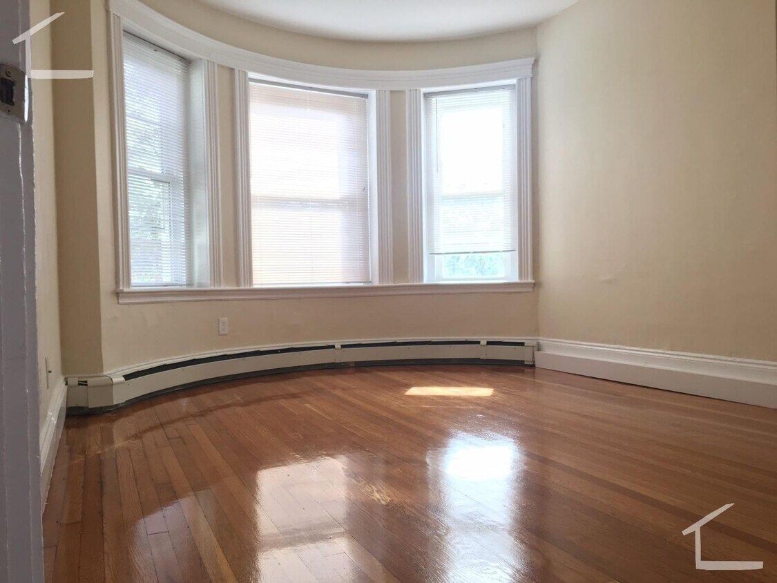 Photo - 1323 Commonwealth Ave
