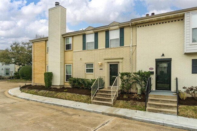 Building Photo - 18105 Heritage Ln