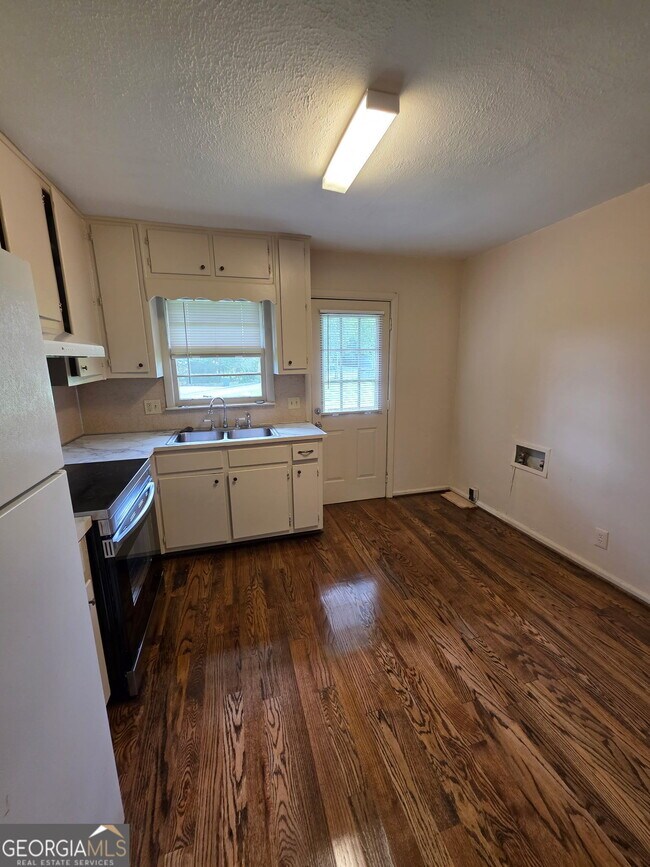 Foto del edificio - 864 Rosser St NW