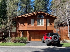 Building Photo - 198 Country Club Dr