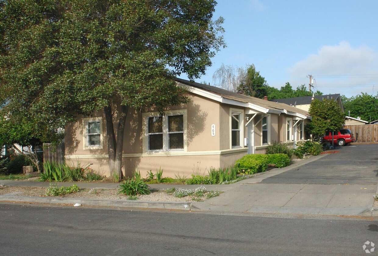 Foto del edificio - 457-465 Raymond Ave