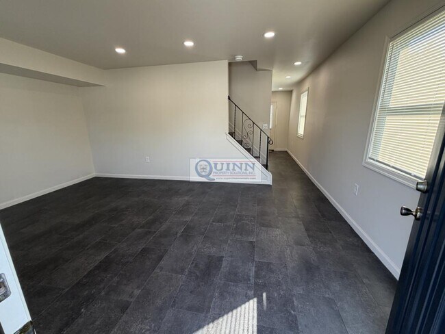 Foto del edificio - 319 Willow Dr