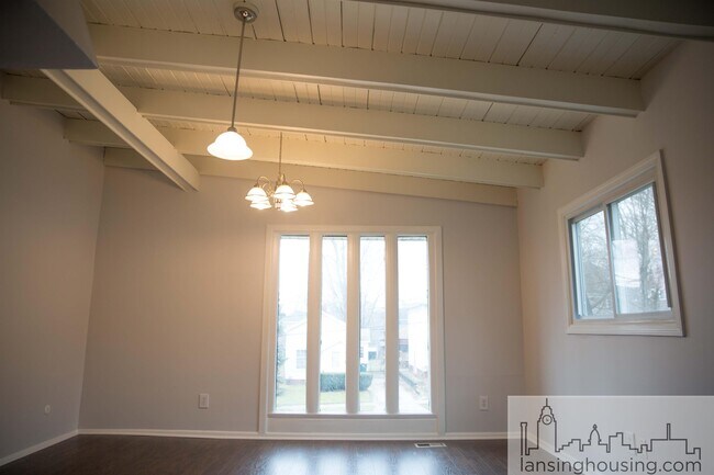 Foto del edificio - 317 E Hillsdale St