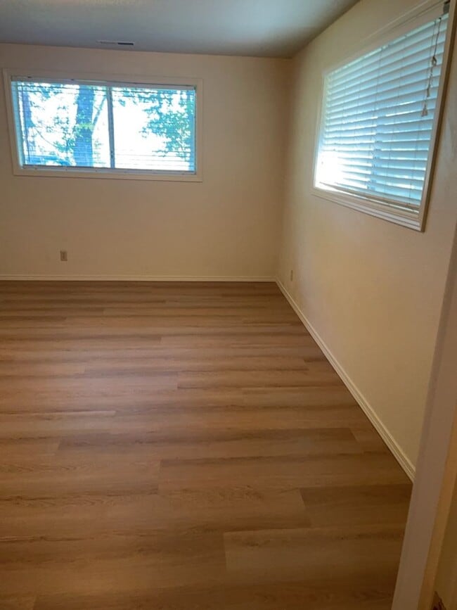 Building Photo - Newly updated - 3 Bedroom 1.5 Bath 2 Car G...