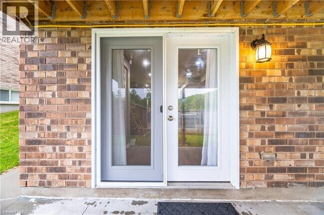 Building Photo - 51 Newcastle Ct