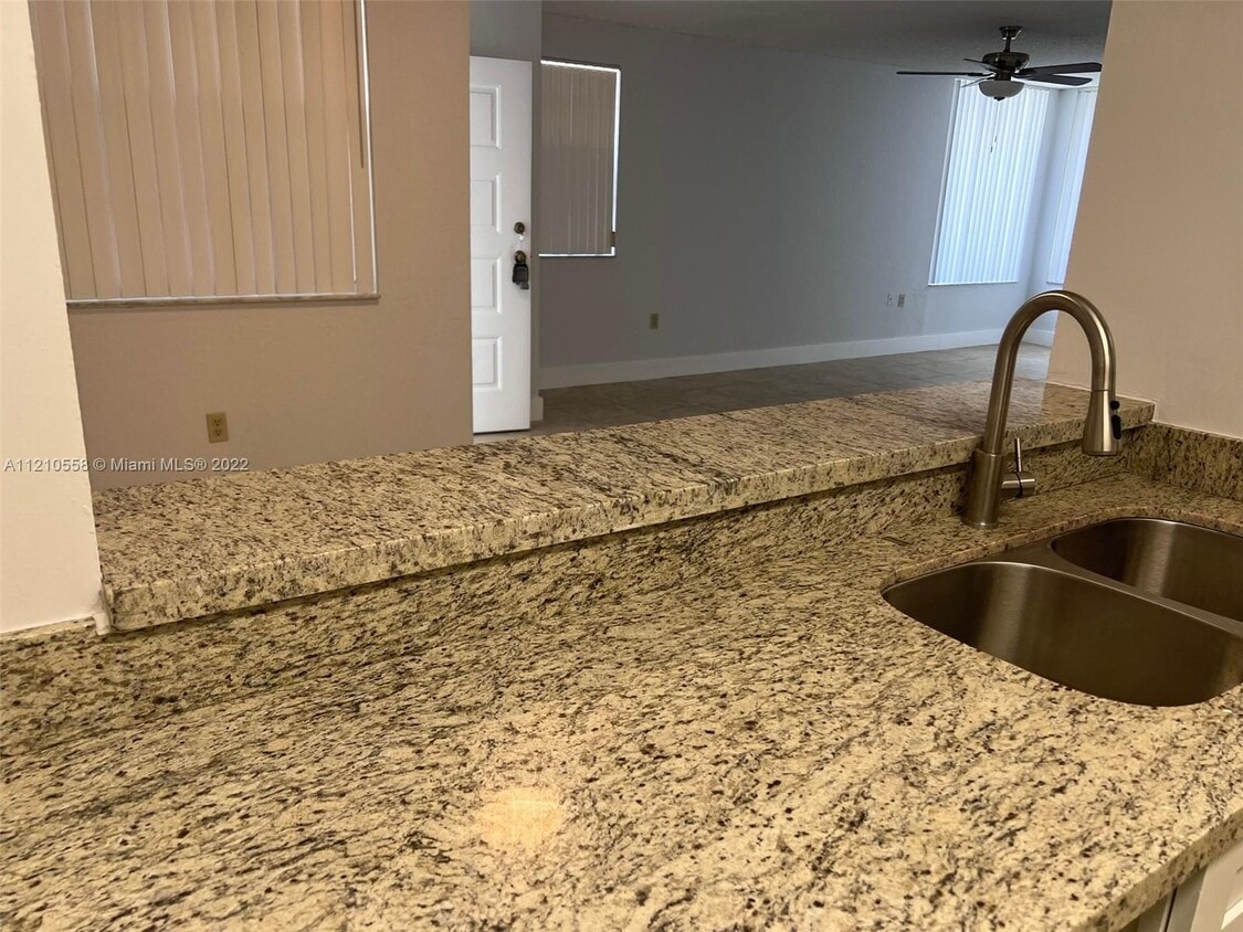 2831 N Oakland Forest Dr Unit 114, Oakland Park, FL 33309 Condo for