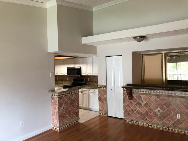 Foto del edificio - 1500 Crestwood Ct S