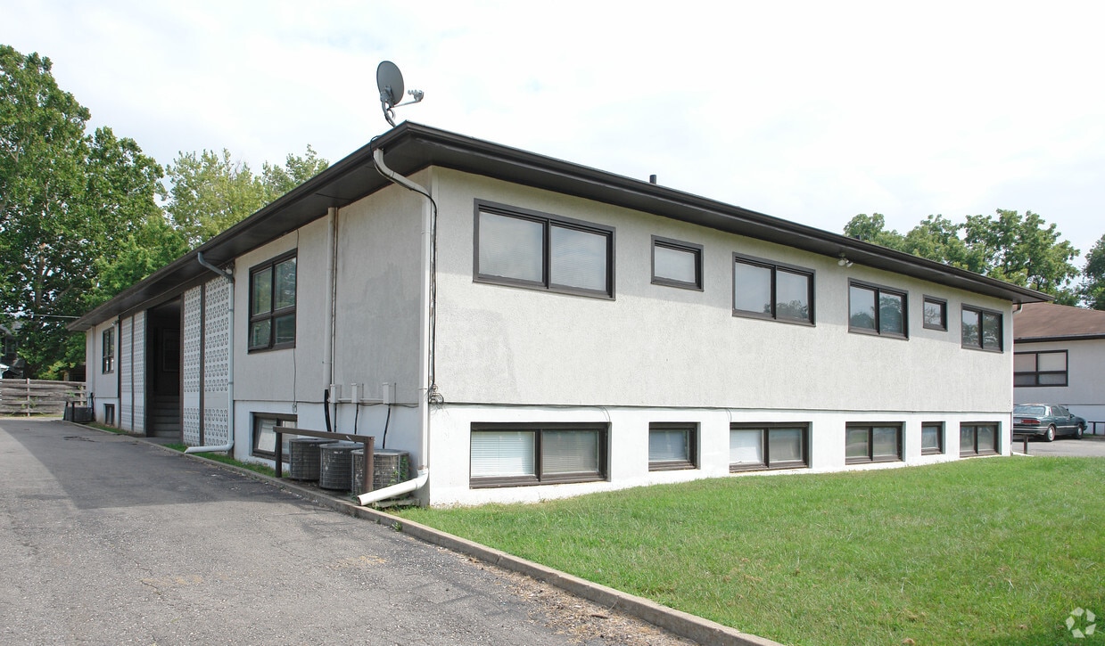 Building Photo - 1132 SW Lane St