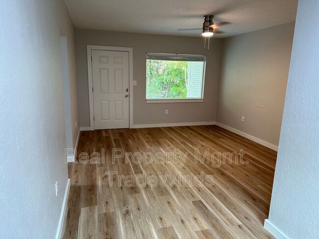 Building Photo - 1211 N Osceola Ave