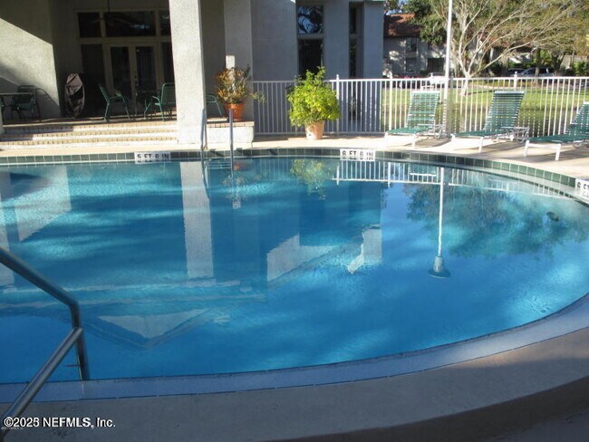 Foto del edificio - 2802 Wood Hill Dr