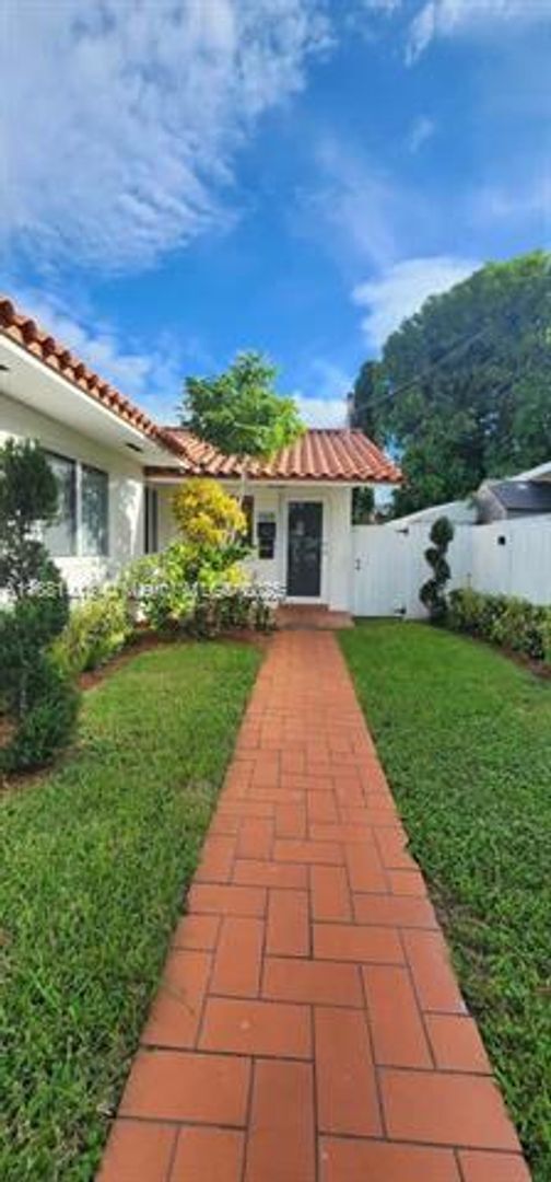 Foto del edificio - 1828 NW 4th St