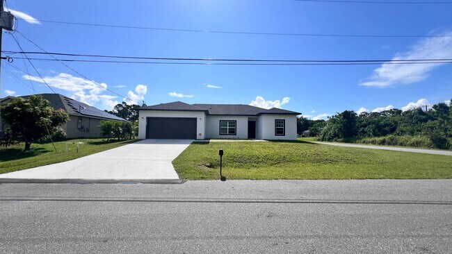 Foto del edificio - Beautiful 3 BR / 2 BA Home in Palm Bay!