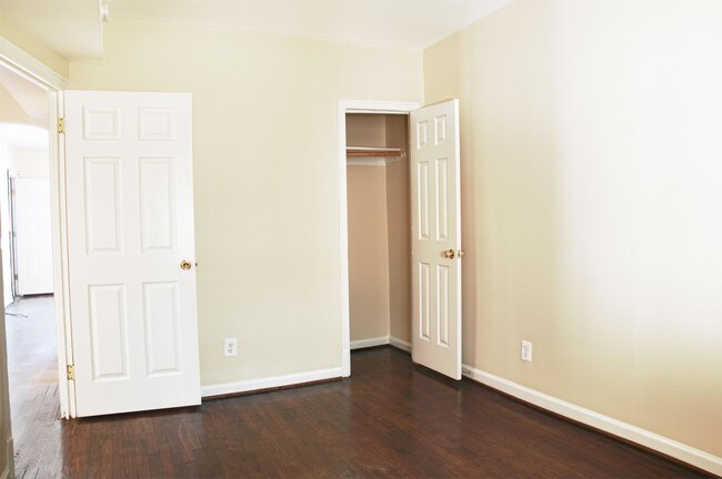 Foto del edificio - 1243 Holbrook Ter NE