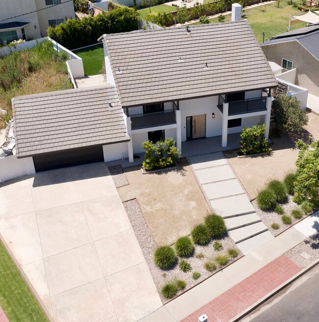 Building Photo - 1863 Burleson Ave