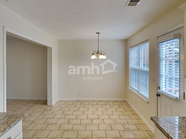 Foto del edificio - 1128 Eastwoods Dr