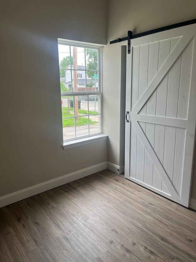 Building Photo - Gorgeous Updated 3 bedroom house!