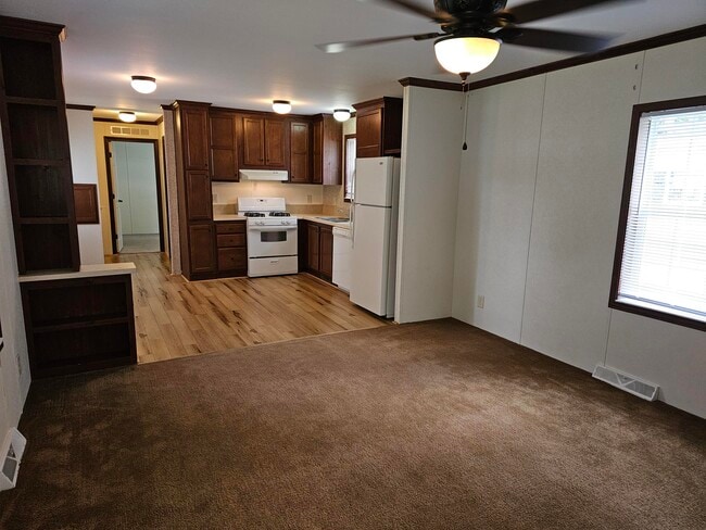 Building Photo - 419 Elmwood Cir